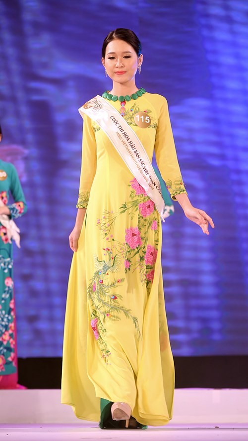 Ngắm dàn người đẹp trong đêm bán kết Hoa hậu Bản sắc Việt ảnh 2 Ngắm dàn người đẹp trong đêm bán kết Hoa hậu Bản sắc Việt ảnh 2