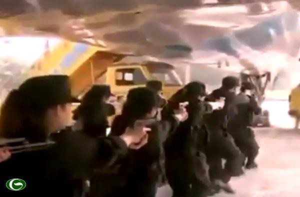 Chùm ảnh đẹp: Chiến sĩ Công an Nhân dân Việt Nam trong lòng dân ảnh 31