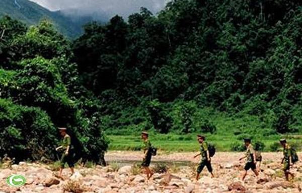 Chùm ảnh đẹp: Chiến sĩ Công an Nhân dân Việt Nam trong lòng dân ảnh 15