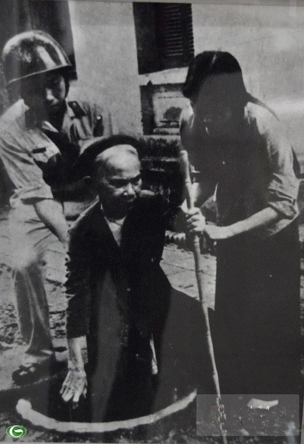 Chùm ảnh đẹp: Chiến sĩ Công an Nhân dân Việt Nam trong lòng dân ảnh 35