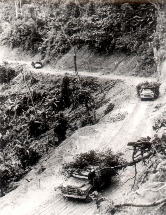 Đội hình xe Trung đoàn13 hoạt động trên tuyến phía Tây Trường Sơn. Mùa khô 1971 – 1972