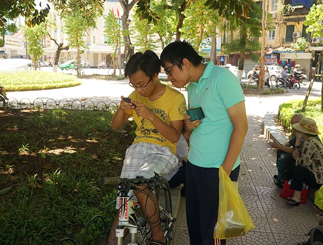 Suýt thiệt thân vì mải mê bắt Pokemon “hiếm“ ảnh 10