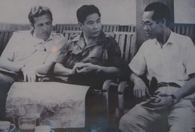 Hai Trung (ngoài cùng, bên phải) đã từng sắp xếp cho Tư Cang ngồi nói chuyện về chiến dịch Mậu Thân 1968 với các sĩ quan VNCH (Ảnh tư liệu, minh hoạ)