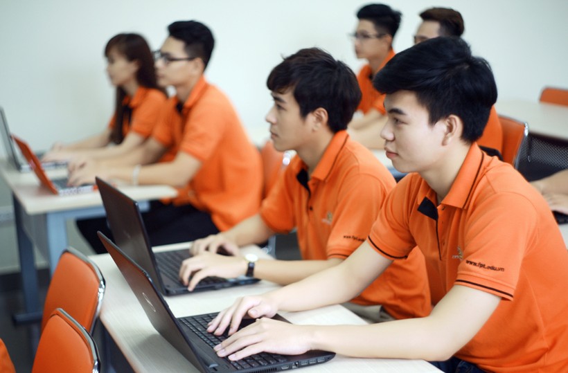 Nghề công nghệ thông tin đứng thứ tư khi xét về mức lương ở cấp bậc nhân viên với mức 9,25 triệu đồng.