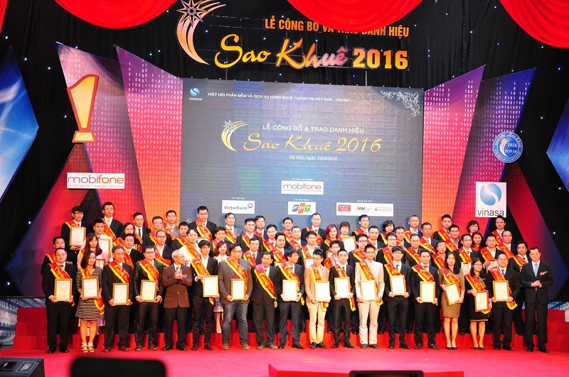 Lễ công bố danh hiệu Sao Khuê 2017 sẽ được tổ chức sáng 15/4/2-17 tại Nhà hát Đài tiếng nói Việt Nam và được truyền hình trực tiếp toàn quốc trên kênh VTC1 Đài Truyền hình kỹ thuật số VTC. Ảnh minh hoạ: Các cá nhân, doanh nghiệp tiêu biểu trong lễ tôn v