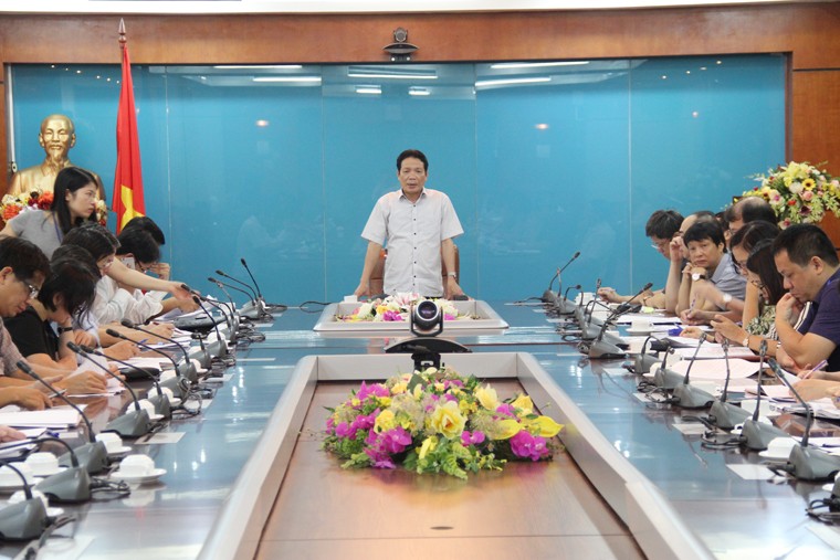 Thứ trưởng Bộ TT&TT Hoàng Vĩnh Bảo phát biểu kết luận cuộc họp.