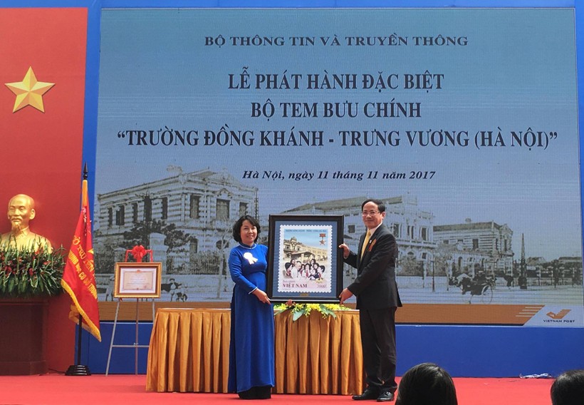 Chủ tịch Quốc hội thực hiện nghi thức phát hành đặc biệt bộ tem “Trường Đồng Khánh - Trưng Vương (Hà Nội)” ảnh 2