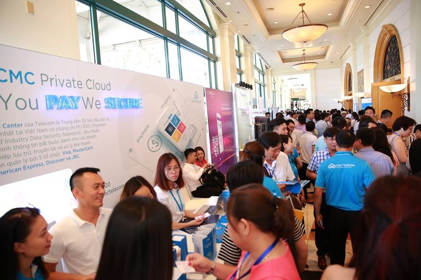 Diễn ra song song với hội thảo quốc gia về Chính phủ điện tử là triển lãm các thành tựu công nghệ phục vụ việc xây dựng hạ tầng hệ thống Chính phủ điện tử.