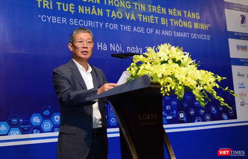 Thứ trưởng Bộ TT&TT Nguyễn Thành Hưng: "IoT sinh ra lượng dữ liệu cực lớn, còn AI giúp phân tích và xử lý lượng dữ liệu này và AI chỉ hiệu quả khi có một lượng dữ liệu đủ lớn để phân tích". Thứ trưởng Bộ TT&TT Nguyễn Thành Hưng: "IoT sinh ra lượng dữ liệu cực lớn, còn AI giúp phân tích và xử lý lượng dữ liệu này và AI chỉ hiệu quả khi có một lượng dữ liệu đủ lớn để phân tích".