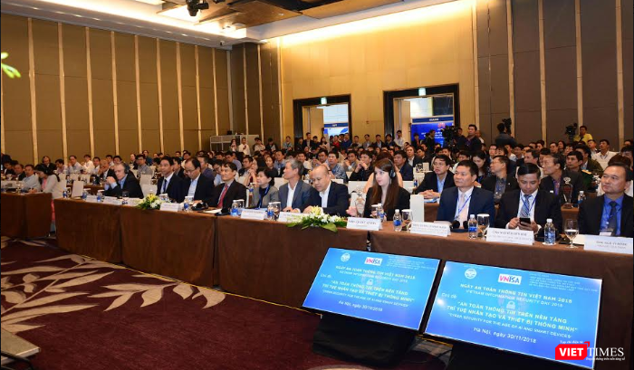 Nguy cơ mất an toàn thông tin từ các thiết bị IoT là một trong những chủ đề được chú ý tại hội thảo An toàn thông tin trên nền tảng trí tuệ nhân tạo và thiết bị thông minh vừa diễn ra ngày 30/11. Nguy cơ mất an toàn thông tin từ các thiết bị IoT là một trong những chủ đề được chú ý tại hội thảo An toàn thông tin trên nền tảng trí tuệ nhân tạo và thiết bị thông minh vừa diễn ra ngày 30/11.