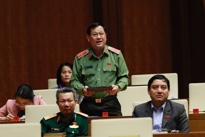 Đại biểu Nguyễn Hữu Cầu (Nghệ An). Đại biểu Nguyễn Hữu Cầu (Nghệ An).Đại biểu Nguyễn Hữu Cầu (Nghệ An).