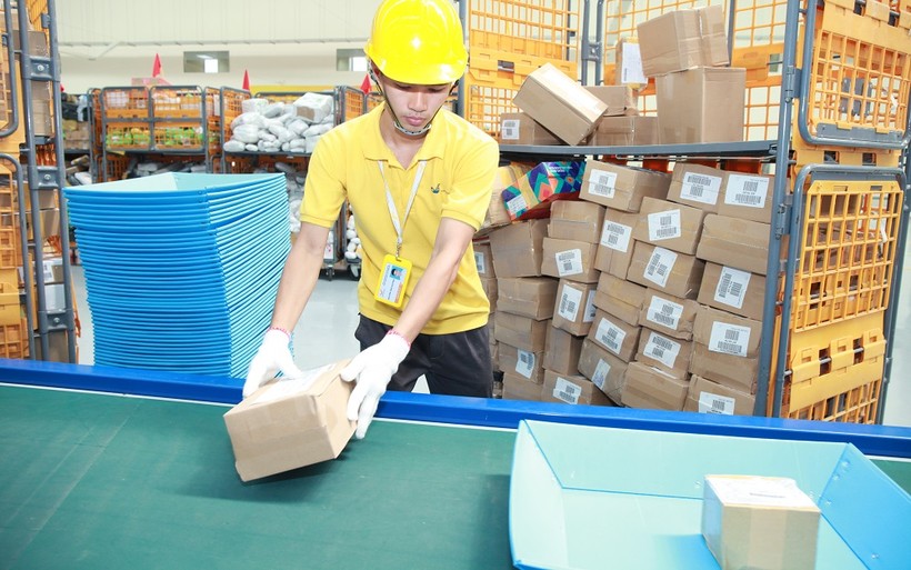 Hiện nay số doanh nghiệp xin cấp giấy phép hoạt động trong lĩnh vực bưu chính ngày càng gia tăng, thị trường bưu chính sẽ có sự cạnh tranh cực kì khốc liệt.