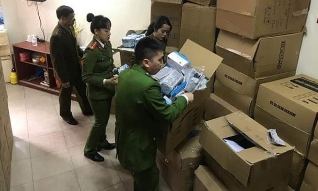 Gần 20.000 chiếc khẩu trang y tế được bán “đội giá” gấp 5 lần ngày thường