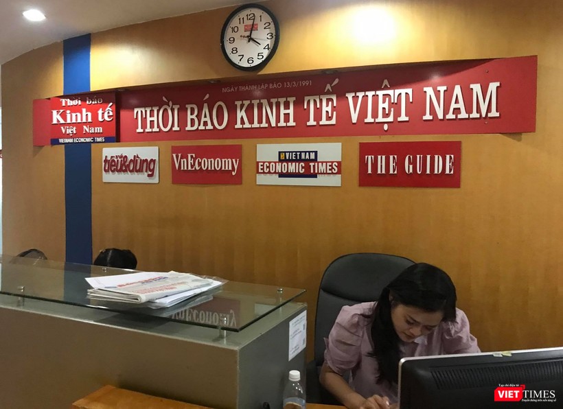 Khu vực lễ tân tại Thời báo Kinh tế Việt Nam, một ngày sau khi quyết định chấm dứt hoạt động có hiệu lực (16/7).