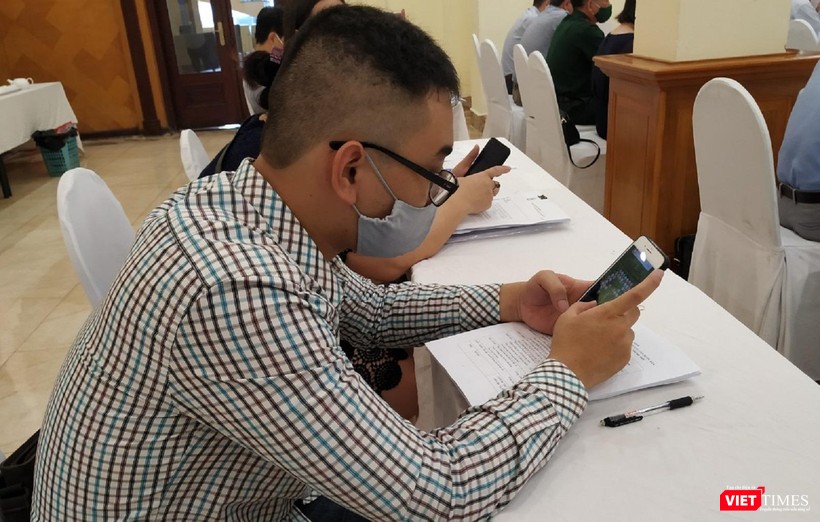 Trong 15 hành vi vi phạm quy định phòng, chống dịch COVID-19, hành vi tung tin thất thiệt về dịch và công dụng của thuốc, vật tư y tế về phòng, chống dịch bệnh đều bị phạt nặng.