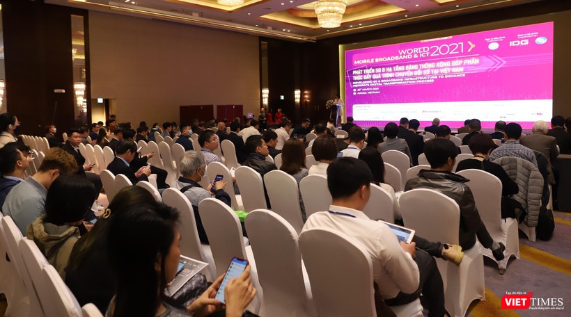 Hội thảo và triển lãm“Phát triển 5G &amp; hạ tầng băng thông rộng góp phần thúc đẩy quá trình chuyển đổi số tại Việt Nam&quot; thu hút sự tham gia của hơn 500 đại biểu cùng 12 diễn giải trong nước và quốc tế.