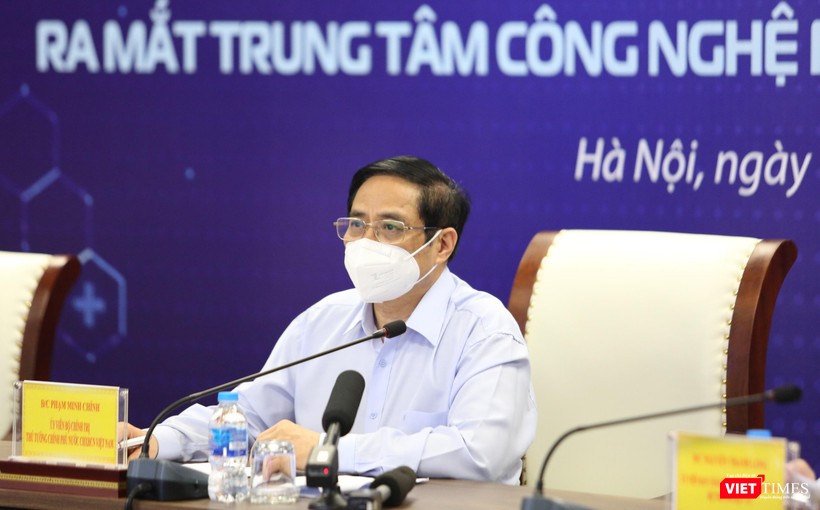 Thủ tướng Phạm Minh Chính biểu dương Bộ Thông tin và Truyền thông và Bộ Y tế trong công tác chống dịch.