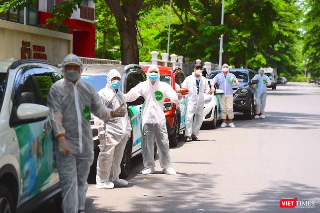 100 xe ô tô dưới 9 chỗ ngồi hoạt động từ 6h - 18h hằng ngày, phục vụ miễn phí các điểm đón nằm trong khu vực thành phố Thủ Đức và quận 7.