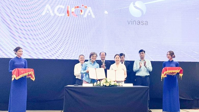 Ký kết giữa VINASA với Hiệp hội CIO Khu vực Đông Nam Á (ACIOA) tại buổi lễ Ký kết giữa VINASA với Hiệp hội CIO Khu vực Đông Nam Á (ACIOA) tại buổi lễ