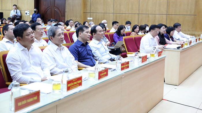 Các đại biểu dự hội nghị tiếp xúc cử tri. Các đại biểu dự hội nghị tiếp xúc cử tri.