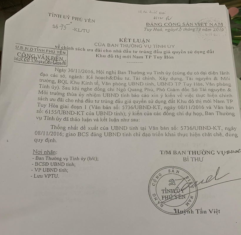 Kết luận ngày 2/12/2016, ông Huỳnh Tấn Việt - Bí thư Tỉnh ủy Phú Yên ký đồng ý với đề xuất của UBND tỉnh về các chính sách ưu đãi cho nhà đầu tư trúng đấu giá. Kết luận ngày 2/12/2016, ông Huỳnh Tấn Việt - Bí thư Tỉnh ủy Phú Yên ký đồng ý với đề xuất của UBND tỉnh về các chính sách ưu đãi cho nhà đầu tư trúng đấu giá.