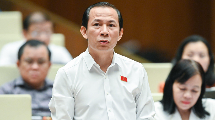 Đại biểu Võ Mạnh Sơn cho rằng Luật Giao dịch điện tử (sửa đổi) cần cho phép các bên được tự thỏa thuận về việc sử dụng các loại chữ ký điện tử hoặc chứng thư điện tử. Đại biểu Võ Mạnh Sơn cho rằng Luật Giao dịch điện tử (sửa đổi) cần cho phép các bên được tự thỏa thuận về việc sử dụng các loại chữ ký điện tử hoặc chứng thư điện tử.