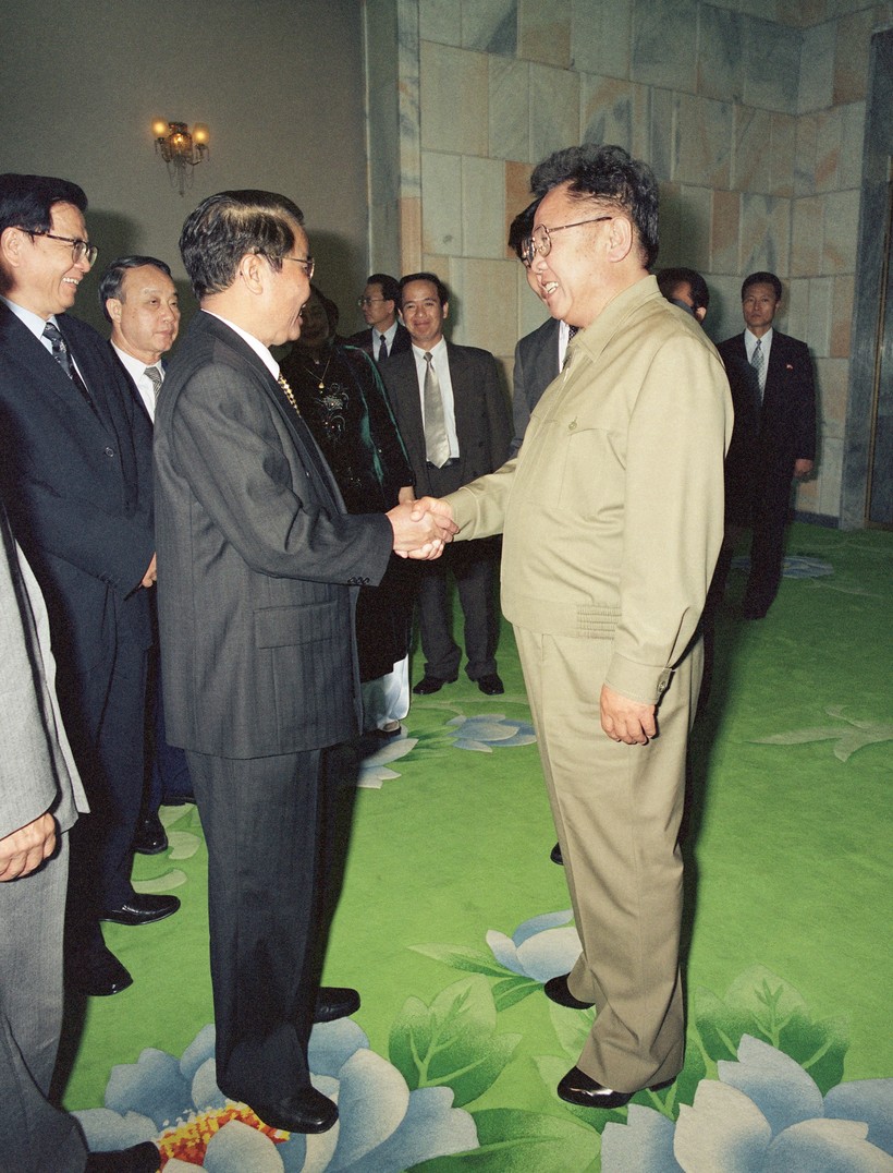 Nhà Lãnh đạo Kim Jong-il gặp nguyên Chủ tịch Trần Đức Lương tháng 5/2002