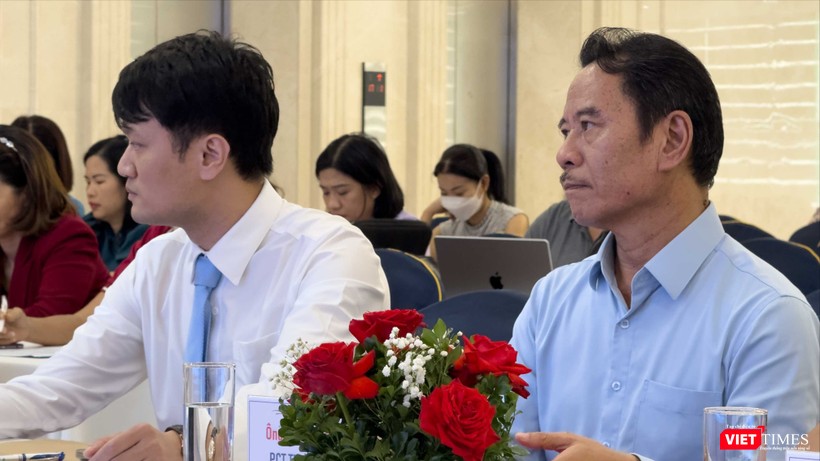 Ông Nguyễn Anh Tú (bên phải). vt_ng anh tú.jpg