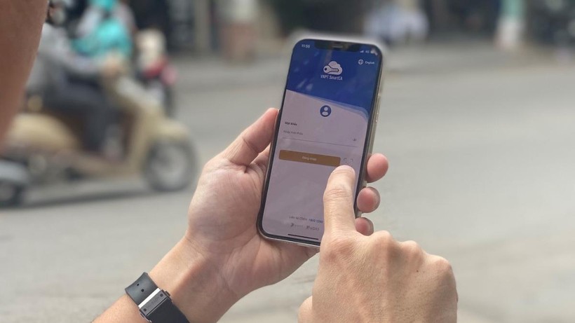 Người dùng có thể thực hiện ký kết các giao dịch điện tử thông qua mọi thiết bị di động. vnpt-smartca-tung-goi-cuoc-moi-99k-1-nam.webp