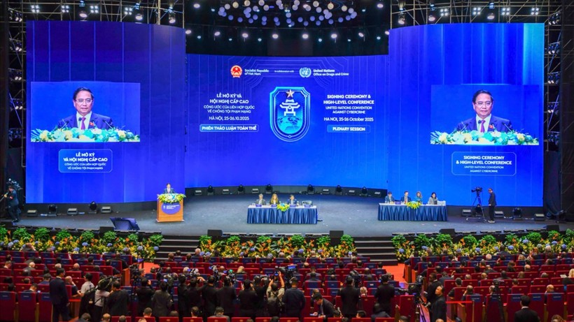 thu tuong tai cong uoc hanoi.jpg