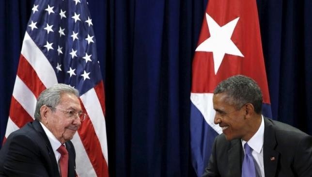 Chủ tịch ĐCS và Chủ tịch HĐNN Cuba Raul Castro tiếp Tổng thống Mỹ Barrack Obama (Ảnh: AP)