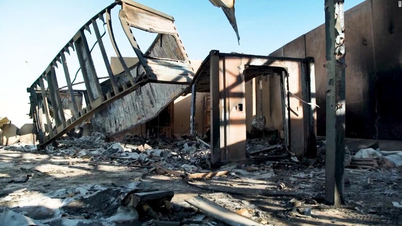 Hình ảnh đống đổ nát bên trong căn cứ al-Asad sau đòn không kích của Iran (Ảnh: CNN) Hình ảnh đống đổ nát bên trong căn cứ al-Asad sau đòn không kích của Iran (Ảnh: CNN)