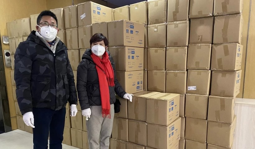 Hàng tiếp tế cho Vũ Hán của CLB Yellow Crane (Ảnh: SCMP)