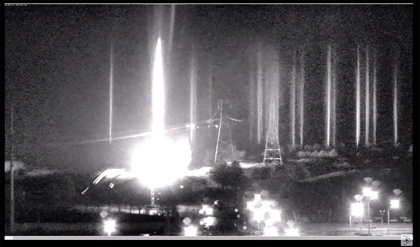 Một bức ảnh chụp cho thấy vụ nổ bên trong nhà máy điện hạt nhân Zaporizhzhia (Ảnh: AFP)