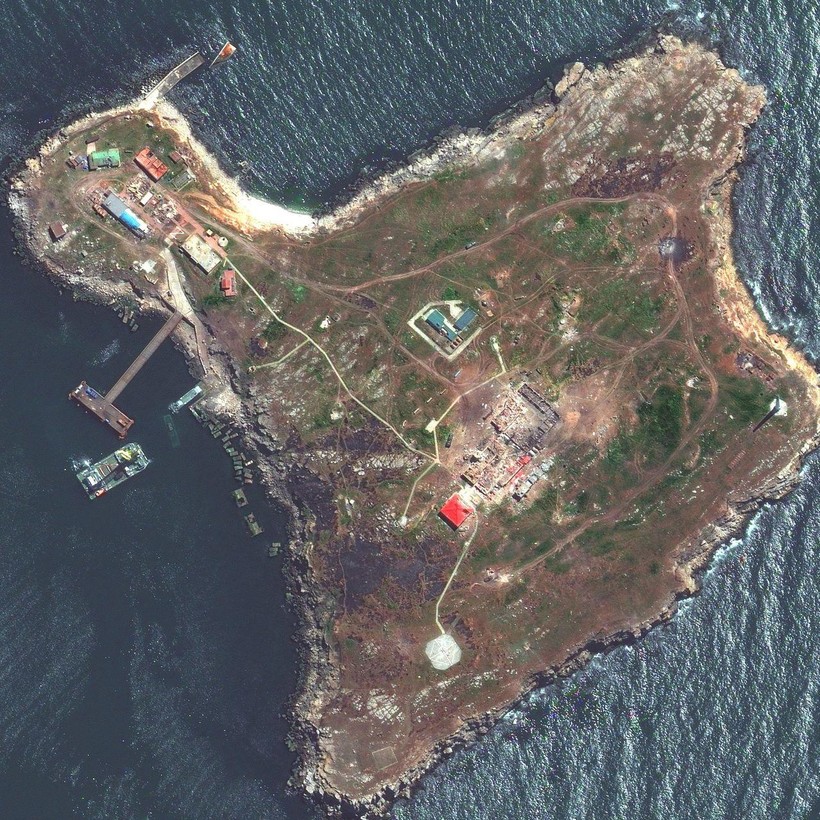 Đảo Rắn trong bức ảnh chụp từ vệ tinh (Ảnh: Maxar)