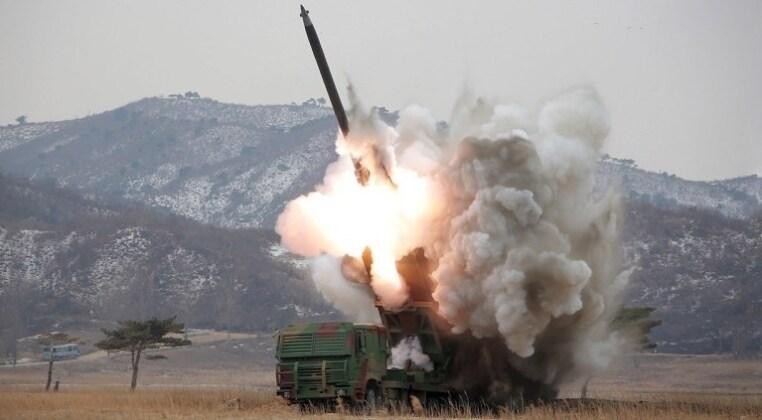 Hình ảnh hệ thống KN-09 của Triều Tiên khai hỏa (Ảnh: MW)