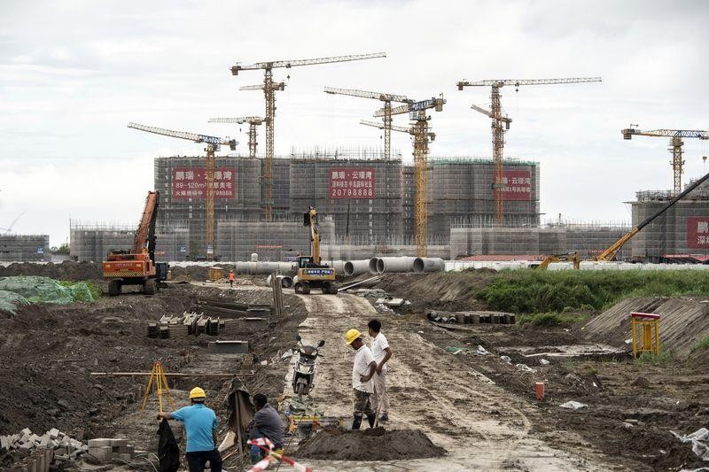 Công trường xây dựng một khu dân cư ở Lingang (Ảnh: Bloomberg) Công trường xây dựng một khu dân cư ở Lingang (Ảnh: Bloomberg)