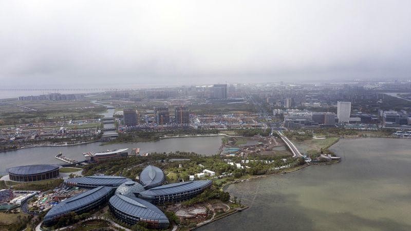 Hồ nhân tạo Dishui ở đặc khu Lingang (Ảnh: Bloomberg) Hồ nhân tạo Dishui ở đặc khu Lingang (Ảnh: Bloomberg)