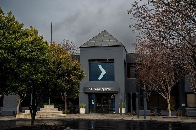 SVB sụp đổ là vụ phá sản ngân hàng lớn thứ hai trong lịch sử nước Mỹ (Ảnh: WSJ)