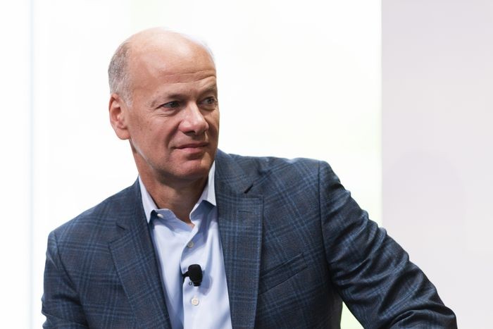 Giám đốc điều hành SVB Greg Becker cố gắng trấn an khách hàng nhưng bất thành (Ảnh: WSJ) Giám đốc điều hành SVB Greg Becker cố gắng trấn an khách hàng nhưng bất thành (Ảnh: WSJ)