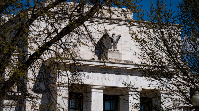 Fed sẽ tiếp tục nâng lãi suất hay sẽ ngừng lại, sau sự sụp đổ của SVB? (Ảnh: NYTimes)