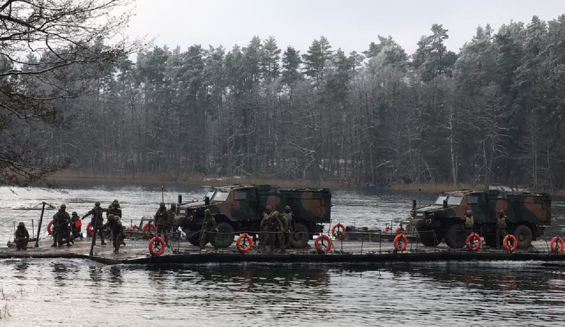 Binh lính NATO tham gia cuộc tập trận Steadfast Defender 2024. Ảnh: Reuters db05453370-350.jpg