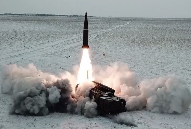 Tổ hợp tên lửa đạn đạo chiến thuật Iskander-M (Ảnh: Sputnik) 23.jpg