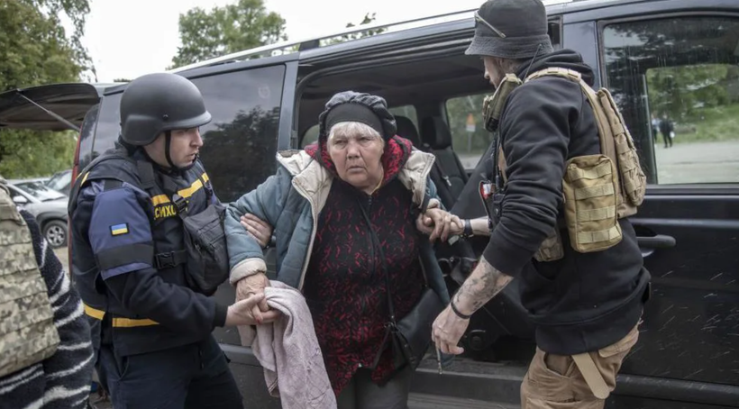 Ukraine đã phải sơ tán dân thường ở phía bắc Kharkov khi người Nga tấn công (Ảnh: Getty) 5.png