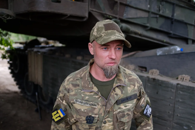 NATO “sẽ không bao giờ” sử dụng xe tăng Abrams theo cách mà quân đội Ukraine phải sử dụng, một binh sĩ Ukraine có biệt danh “Joker” cho biết (Ảnh: CNN) 2.png
