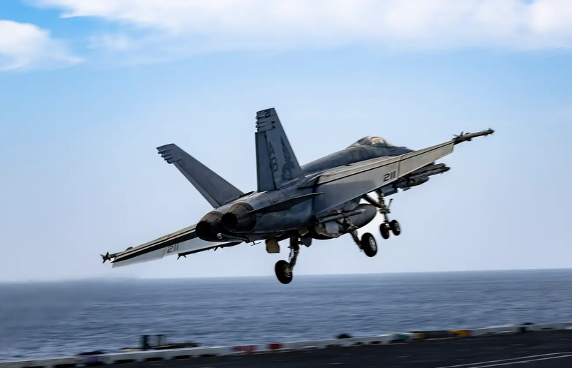 Một chiếc F/A-18 Super Hornet cất cánh từ tàu sân bay Harry S. Truman vào ngày 28/12/2024. Ảnh: Hải quân Mỹ.