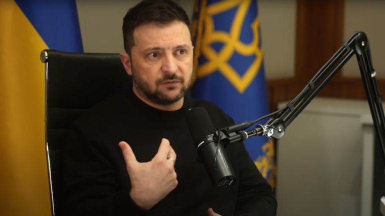 Tổng thống Ukraine Volodymyr Zelensky trong buổi phỏng vấn với Lex Fridman. Ảnh: RT.