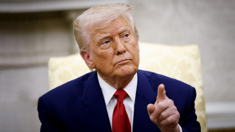 Tổng thống Mỹ Donald Trump hối thúc Ukraine chấp nhận đề xuất ngay lập tức. Ảnh: Getty.