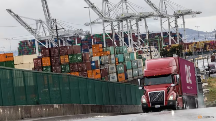 Các container tại cảng Oakland trong bức ảnh chụp hôm 12/5, khi căng thẳng thương mại tiếp tục diễn ra do thuế quan của Mỹ với Trung Quốc. Ảnh: Reuters.