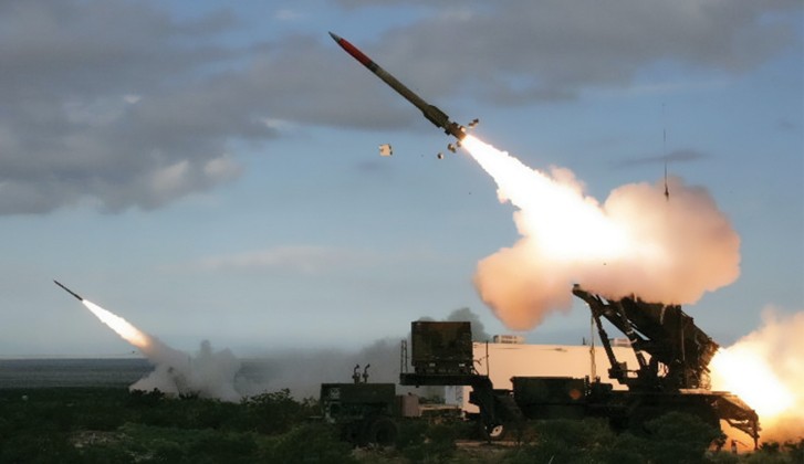 Tên lửa được phóng đi từ hệ thống MIM-104 Patriot. Ảnh: MW.